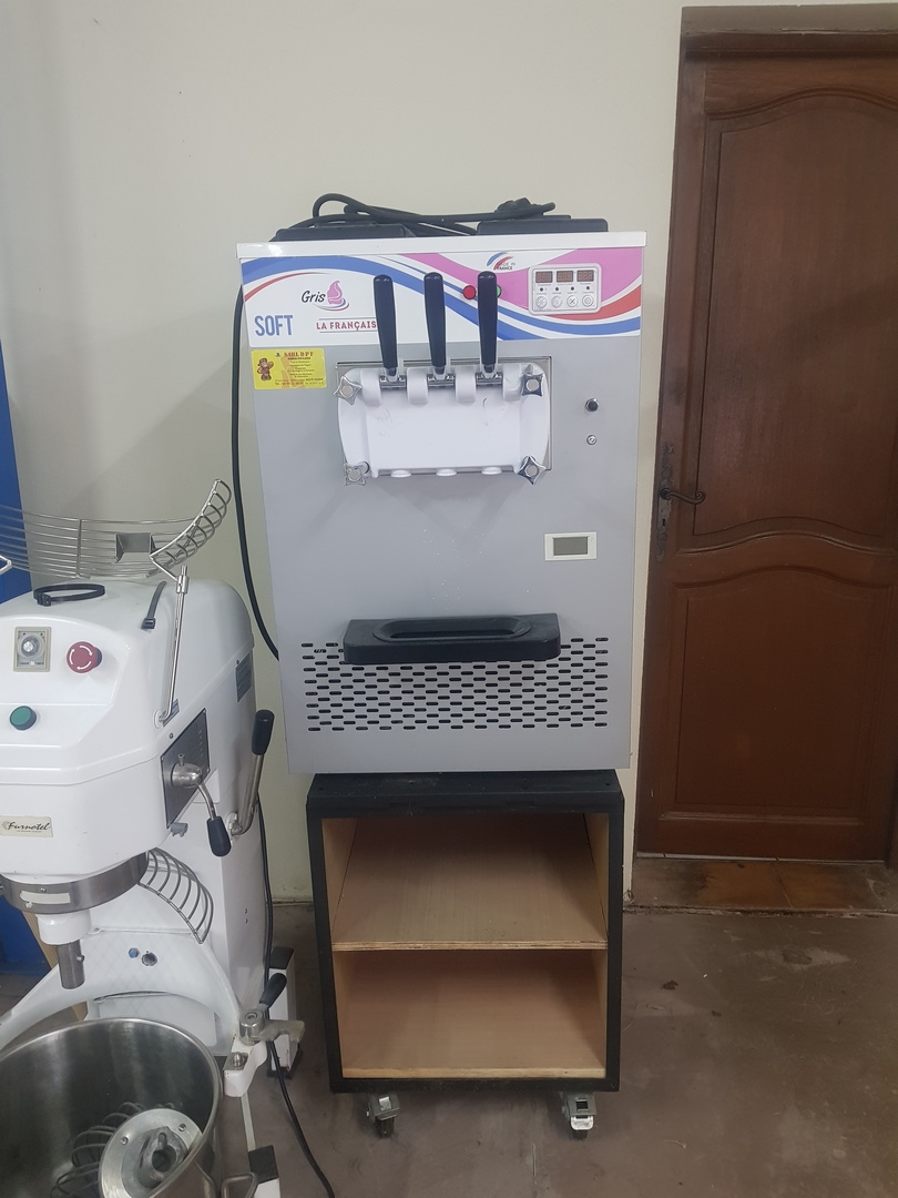 MACHINE A GLACE ITALIENNE matériel pour boulangerie et patisserie Vaucluse